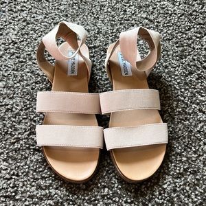 Steve Madden Womens 6 sandals